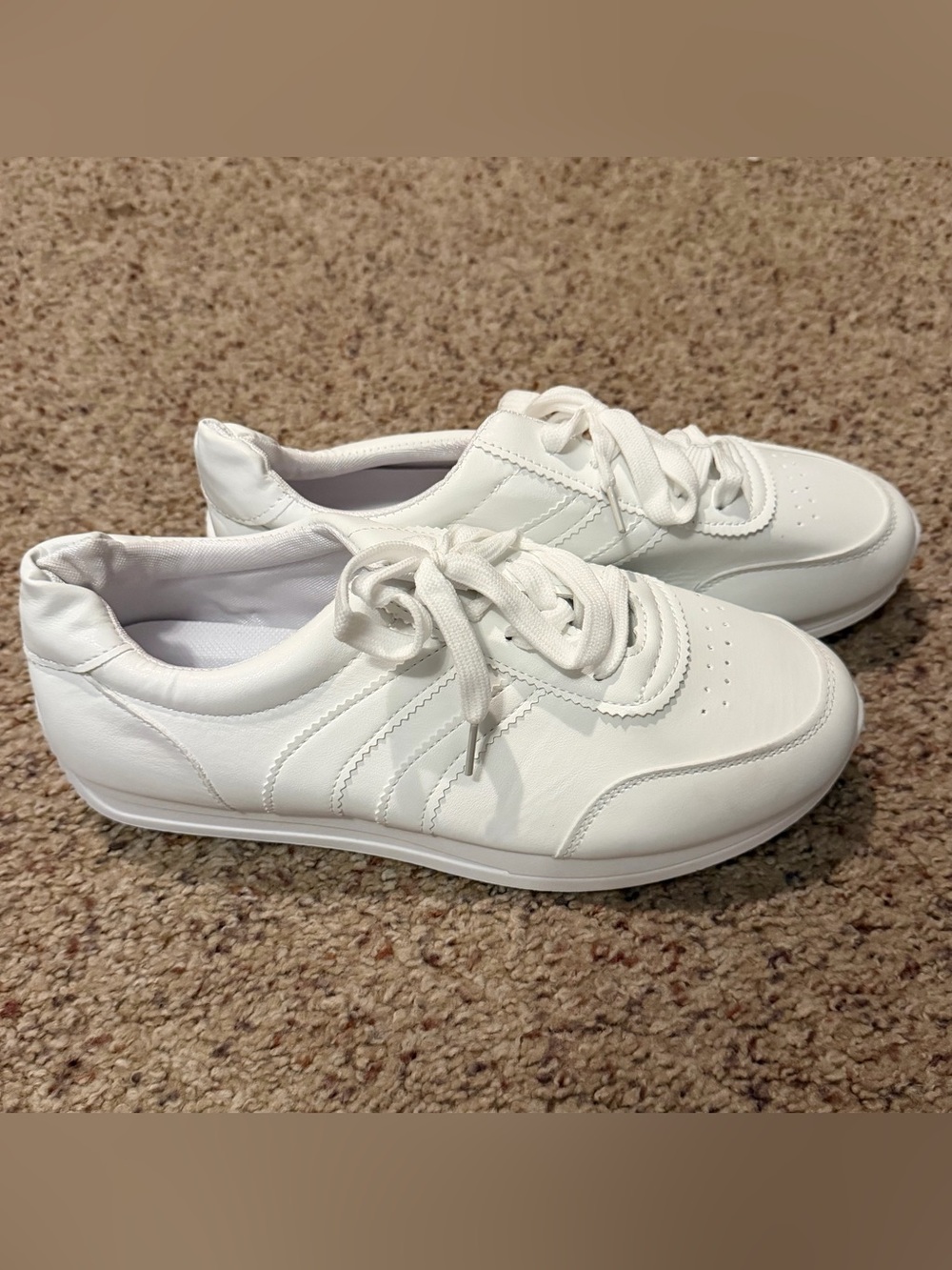 Women's size 10 White Casual Lace-Up Sneakers